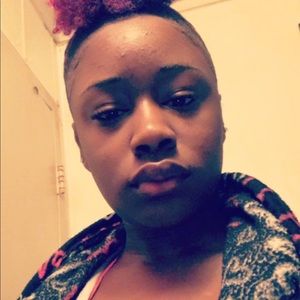 Meet your Posher, Alexis